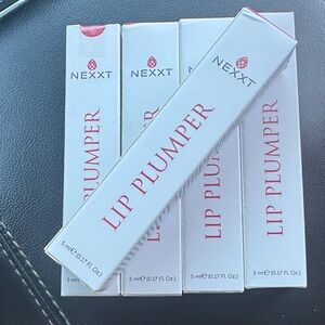 NEXXT Lip Plumper - Clear hydrating lip Balm for fuller plumper lips.